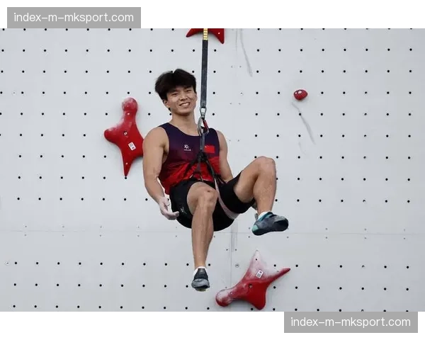 世界攀岩锦标赛速度赛：印尼选手刷新世界纪录